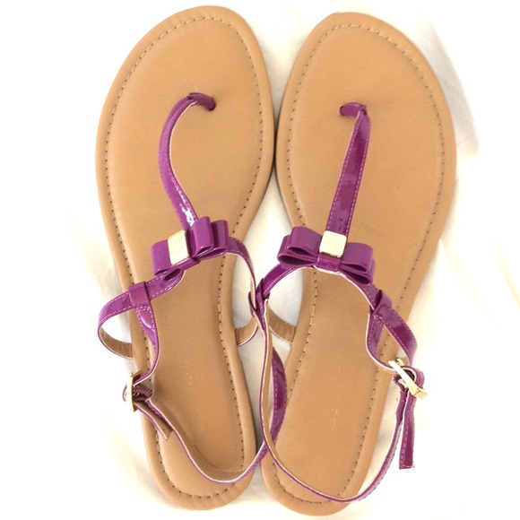 BCBG Raspberry Patent Leather Thong Sandals, Sz 10 - Picture 5 of 5